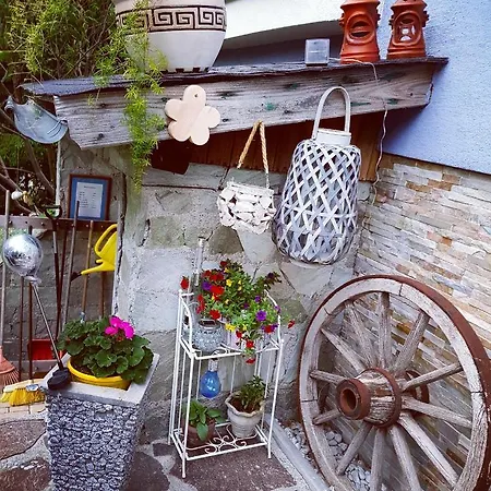 לינה וארוחת בוקר Haus Emily 3*